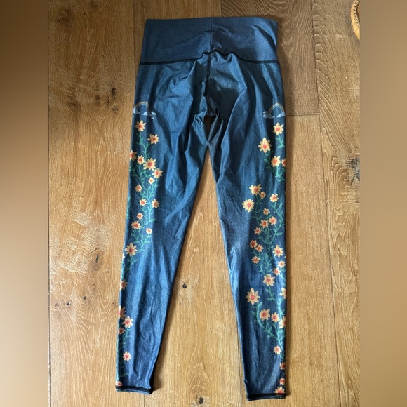 Teeki Leggings and Flares Bundle - all size medium (post 2/2) - Picture 3 of 16